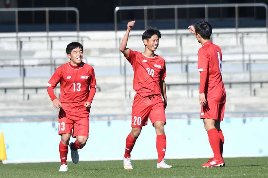 “赤い彗星”東福岡、桐蔭学園に2-0初戦突破　注目の伝統校対決でFW日高が技あり2G