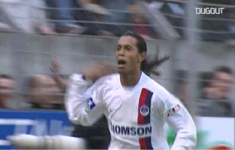 これぞファンタジスタ Psg時代のロナウジーニョが華麗なドリブルで次々と相手を抜き去って決めた圧巻のゴール インクレディブル ゴールズ サッカー スポーツブル スポブル