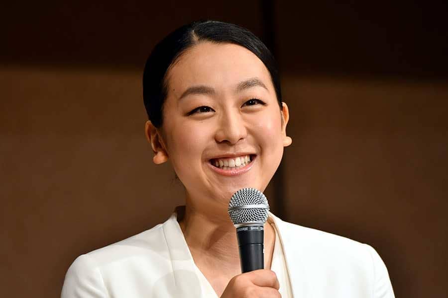 浅田真央、スケート靴を履く“塗り絵版エアロ”に反響「さすがの完成度」「優しい色」