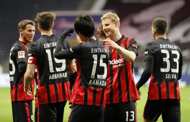 鎌田が逆転弾演出のフランクフルトがレバークーゼンを撃破、ボランチでフル出場の長谷部も勝利に貢献《ブンデスリーガ》