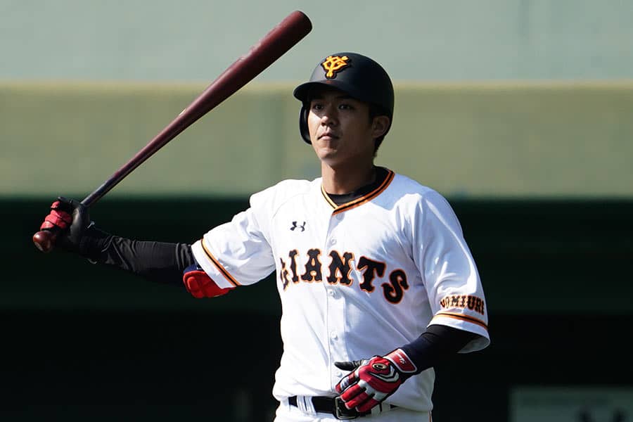 DeNA移籍の田中俊太が入団会見　兄・広輔のエールに奮起「走攻守で力を」　背番号38