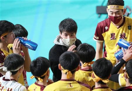 【春高バレー速報】（６）男子は慶応が近江を下す　崇徳などが１回戦突破