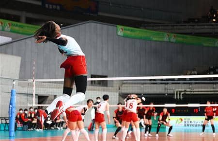 前回大会準Ｖの古川学園、キューバからの留学生・メリーサを中心に日立二を撃破／春高バレー