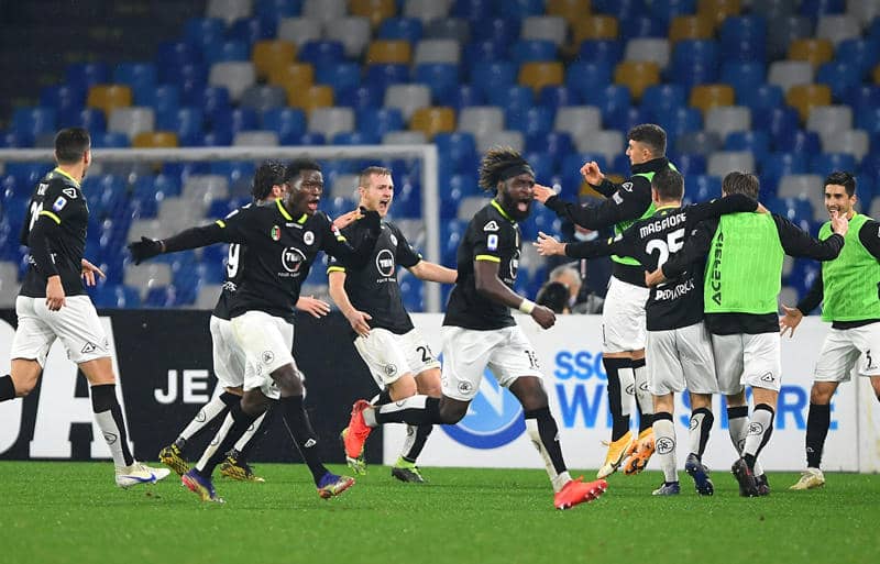 ナポリ、10人の格下スペツィアに痛恨の逆転負け《セリエA》