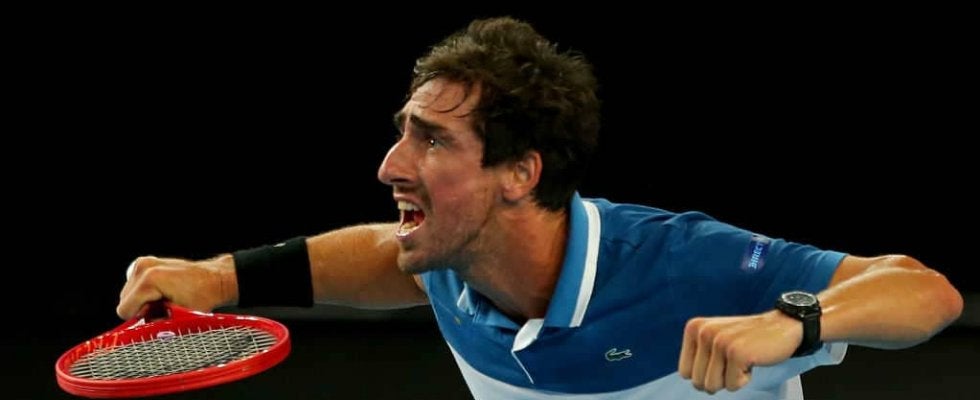 隔離選手がホテル部屋内で珍練習？チチパスからツッコミ「静かにして」