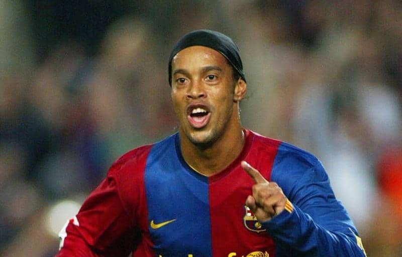 胸トラップからの回転バイシクル ロナウジーニョの遊び心とテクニックが詰まった華麗なゴラッソ スーパーゴール図鑑 バルセロナ編 サッカー スポーツブル スポブル