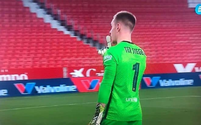 バルサ守護神が珍しくお怒り ゴール裏へ向かって 黙れジェスチャー サッカー スポーツブル スポブル