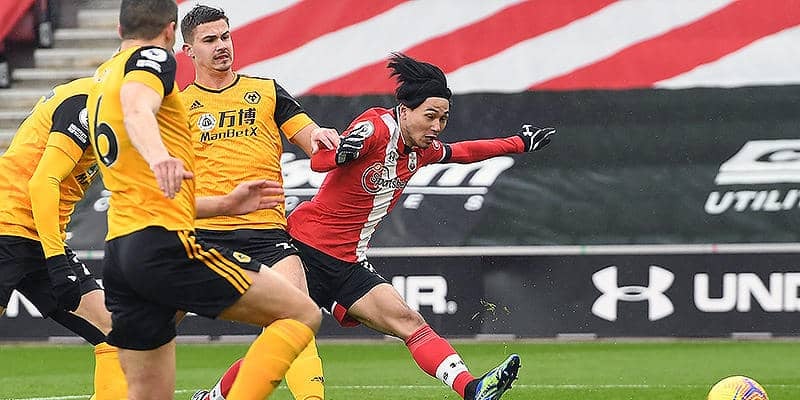 ホームデビューの南野拓実は左サイドで先発も途中交代、評価はチーム内で上位に