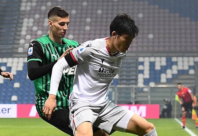 日本人だから欧州の選手みたいに 必須な存在 となった冨安健洋にボローニャ指揮官が要求した 改善点 は サッカー スポーツブル スポブル