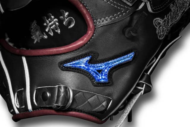 田中将大、ブルーダイアモンドを新ロゴカラーにしたグラブを使用