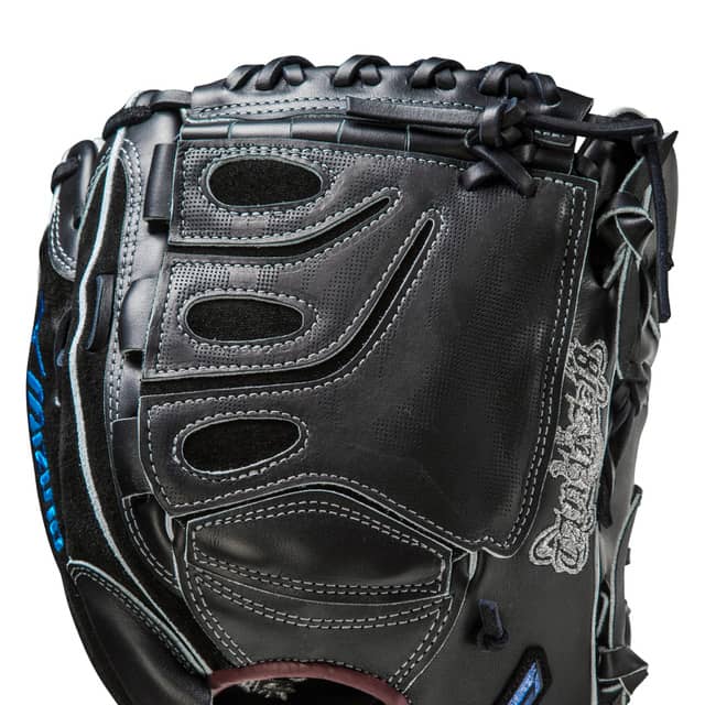 田中将大、ブルーダイアモンドを新ロゴカラーにしたグラブを使用