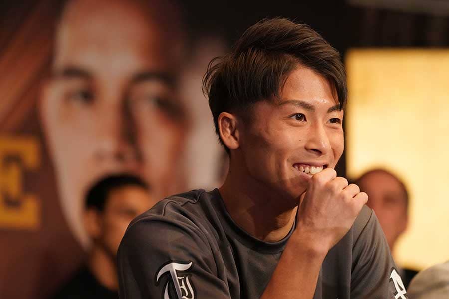 井上尚弥＆比嘉大吾、“仲の良さが伝わる1枚”に反響「良い写真」「すごいメンツ！」