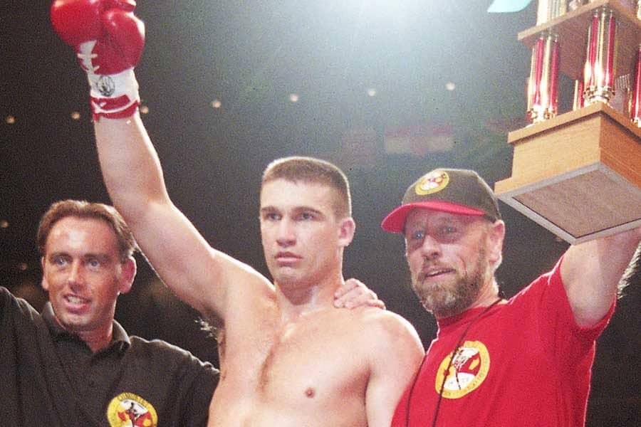 「父のコピーだ」　50歳アーツ、長男の迫真ミット打ち映像に海外興奮「大好きな戦士」