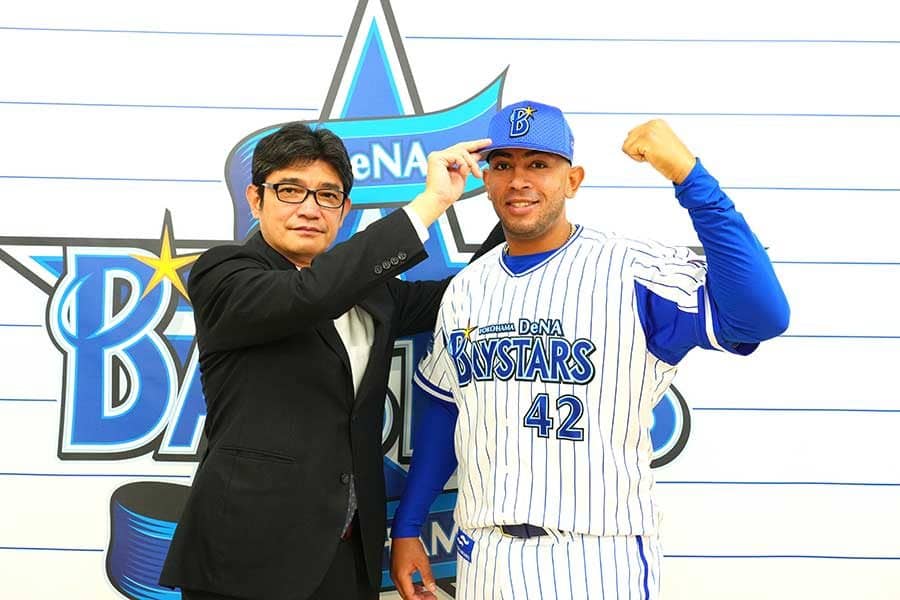 DeNA新助っ人ロメロ「もう1軍で投げられる状態だ」　早期デビュー＆161キロ約束