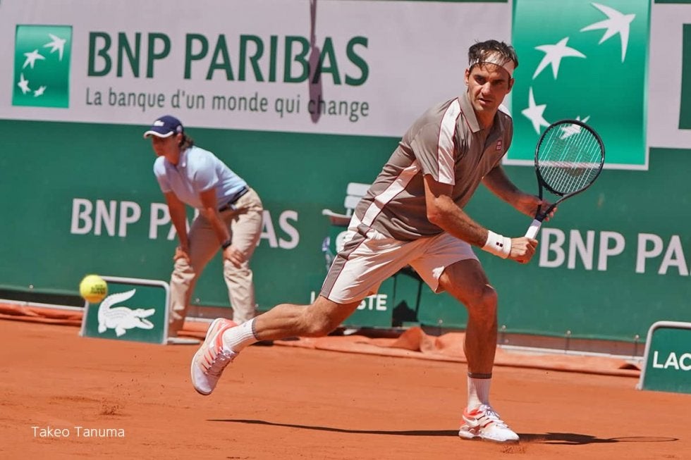 フェデラーが大好きな地元チーム「SCベルン」のアリーナを訪問！　自身は5月中旬の大会で復帰予定