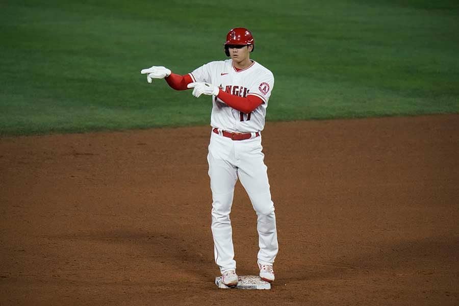 【MLB】大谷翔平は「スーパーヒューマンだ！」　バットの先で捉えた“フェン直二塁打”に敵地驚愕