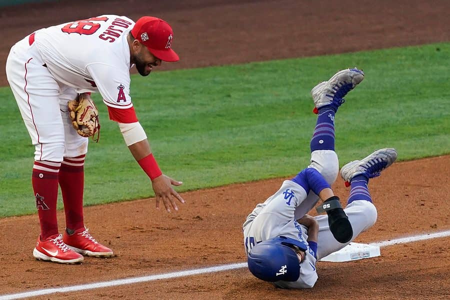 【MLB】股間タッチで悶絶　ド軍ベッツを襲った“笑撃”珍プレー続編に米注目「今回は…」