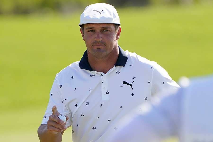 デシャンボーが難関ホール攻略　巨大池越えの“楽々5I”に米TVも衝撃「まあ驚いた」