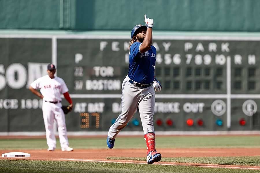 大谷翔平と3本差　ゲレーロJr.が両リーグ最速20号、MLB公式も驚愕「モンスター弾」