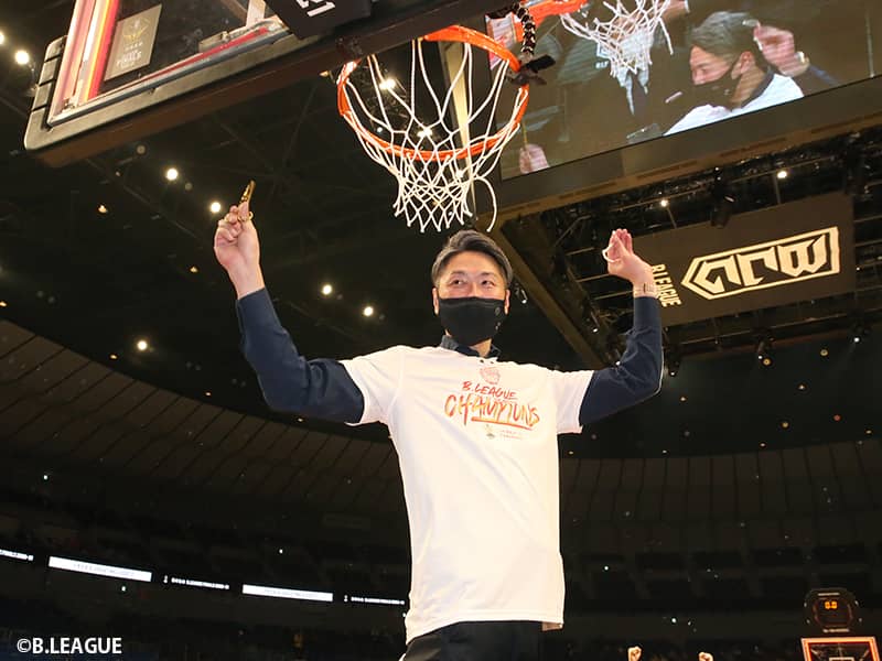 今季クラブ初優勝を果たした千葉ジェッツが大野篤史HCと契約継続を発表