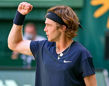 芝で初の決勝へ、9勝目に王手