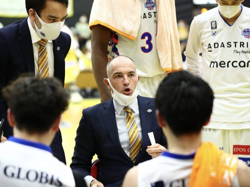 茨城ロボッツ、チームをB1昇格へと導いたリチャード・グレスマンHCと契約継続