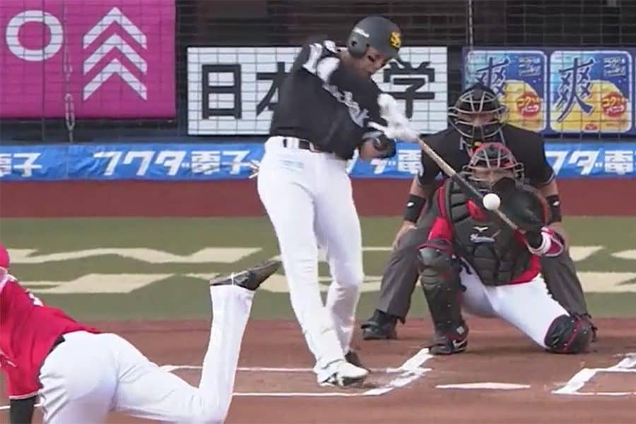 「軽く振ってあの飛距離…」鷹・柳田の佐々木朗“粉砕”特大弾にファンも唖然