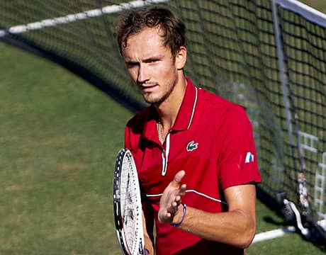 メド 初の芝大会制覇に王手