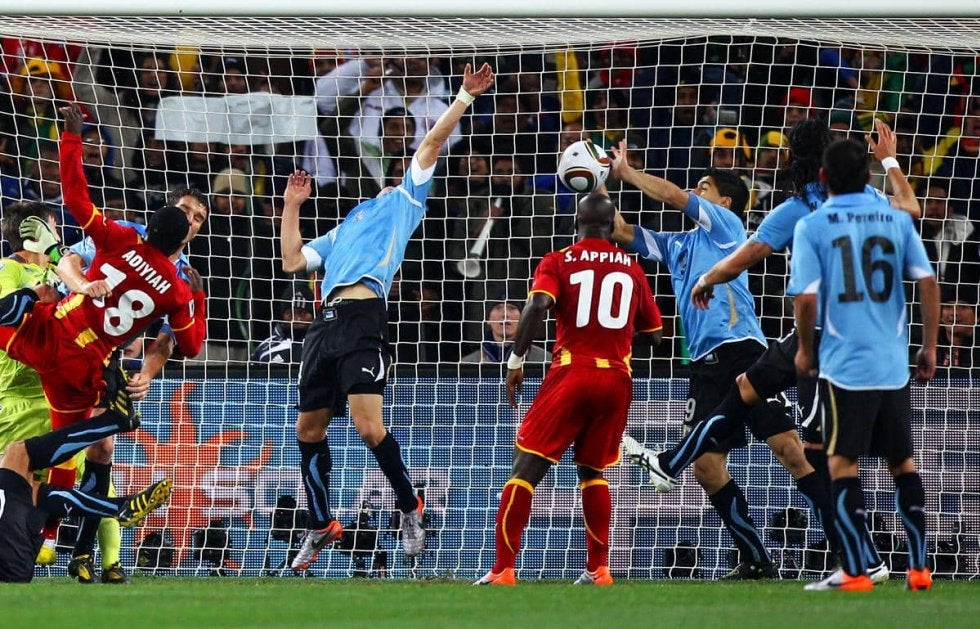 スアレスがW杯で繰り出した“神の手セーブ”に海外再脚光「一生忘れられない」