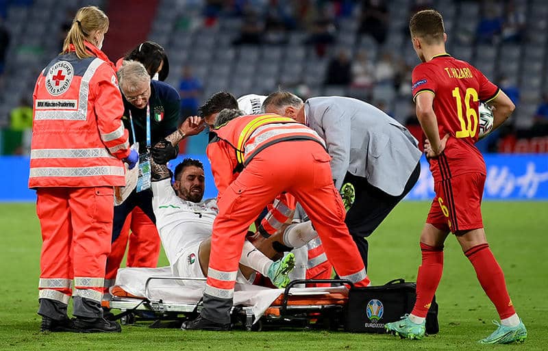 涙の負傷交代スピナッツォーラ、アキレス腱断裂の重傷か