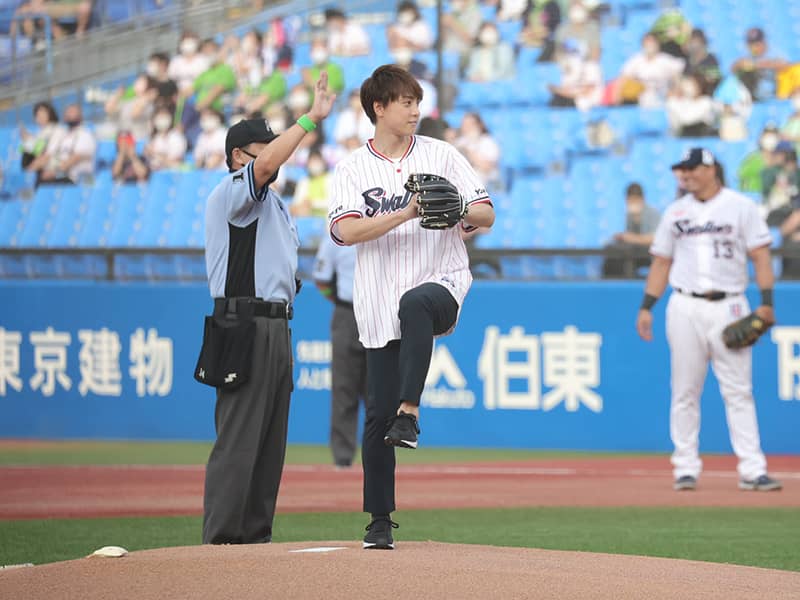 五十嵐圭がヤクルト戦の始球式に「球は遅かったですけど、しっかり投げれたので良かった」