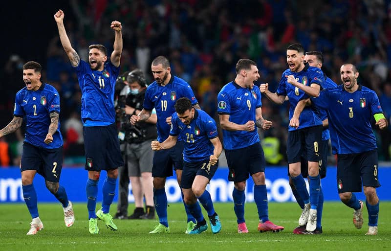 イタリアがイングランドとのpk戦を制して53年ぶり2度目の優勝 ユーロ サッカー スポーツブル スポブル イタリアがイングランドとのpk戦を制して53年ぶり2度目の優勝 ユーロ サッカー スポーツブル スポブル