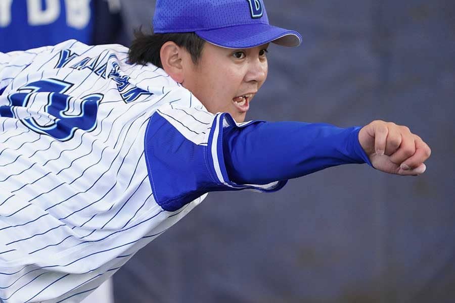 Vの字に並んだ「豪華メンバー」　侍J最強投手陣の貴重オフショットにファン感激