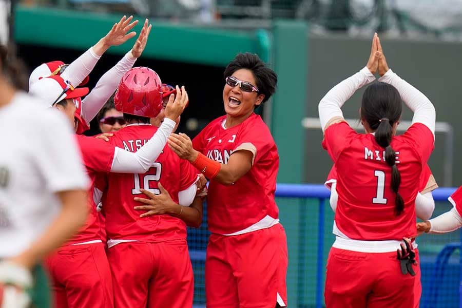 侍ジャパンもソフト女子の激闘に夢中　息のむロッカー内「みんな見入ってるなぁ」