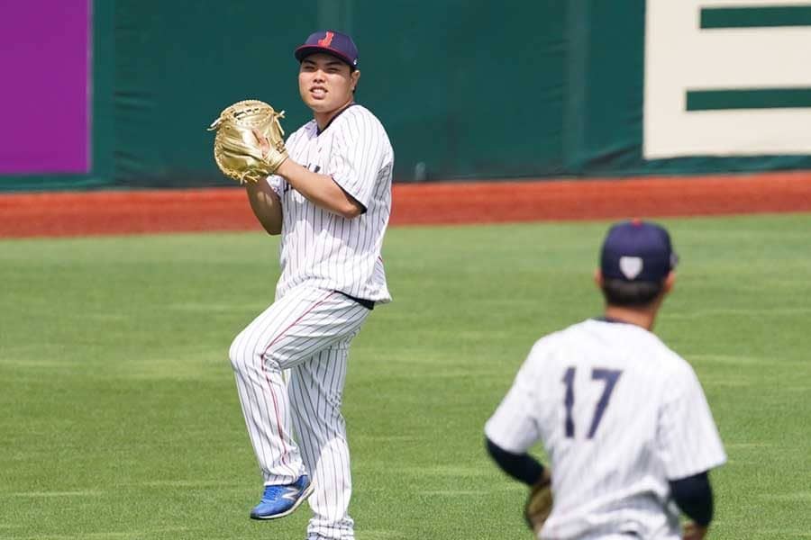 「キラキラしてカッコいい」　侍ジャパンの最年少・平良が“金ミット”を持ち込んだ訳