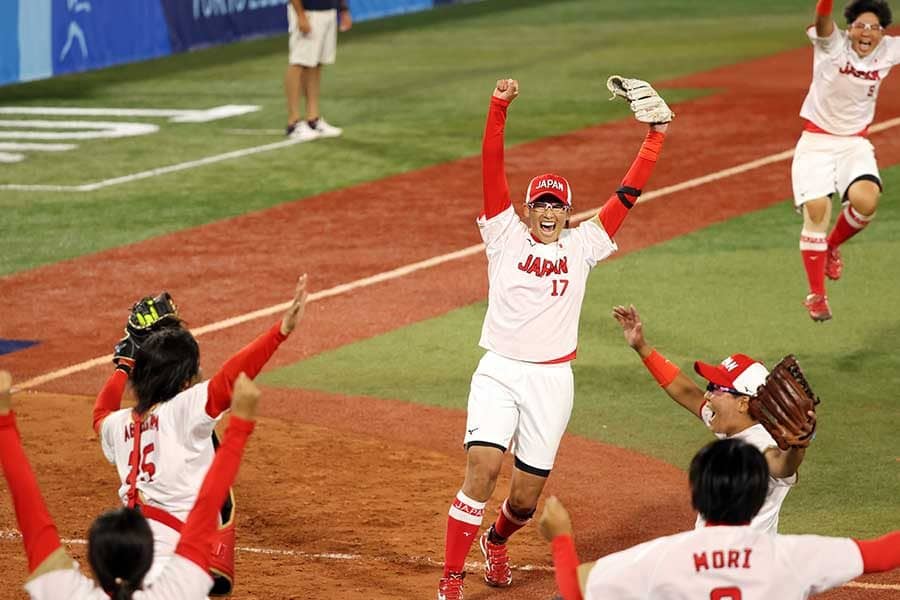 上野由岐子は13年経っても打てなかった　米記者も続々脱帽「何てアスリート。39歳。稀代の才能だ」