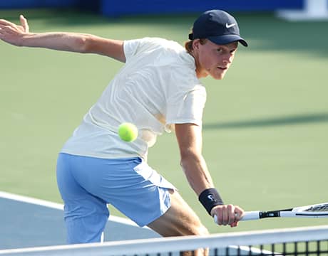 19歳シナー 激闘制し3勝目達成