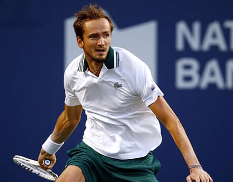 メドベージェフ 完勝で決勝へ