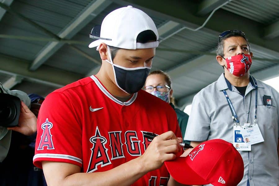 【MLB】大谷翔平は「この世で最高の人間」　ちびっ子にサインし続ける姿にファン感動