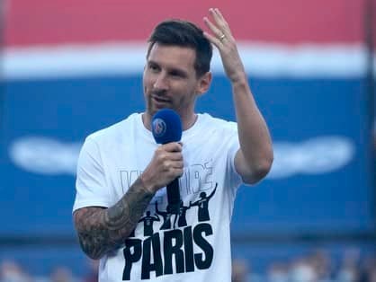 メッシはバルサ残留の可能性を自ら断った。PSG移籍の舞台裏で何が起きたか