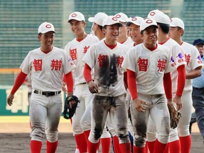 甲子園決勝で兄弟校対決の原点。智辯のユニフォームを「朱赤」に変えた