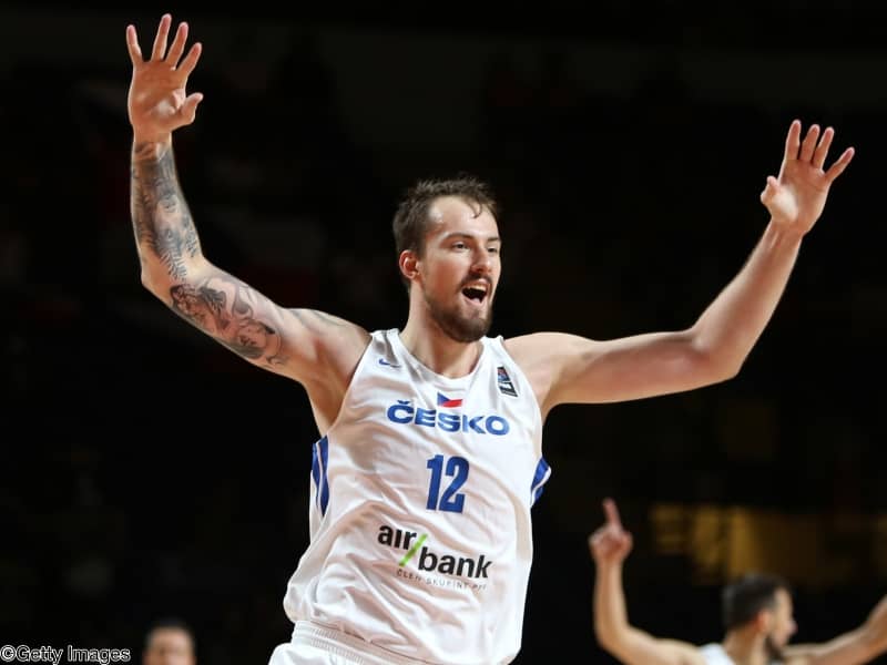 群馬のオンドレイ・バルヴィンが家庭の事情のためチェコへ一時帰国