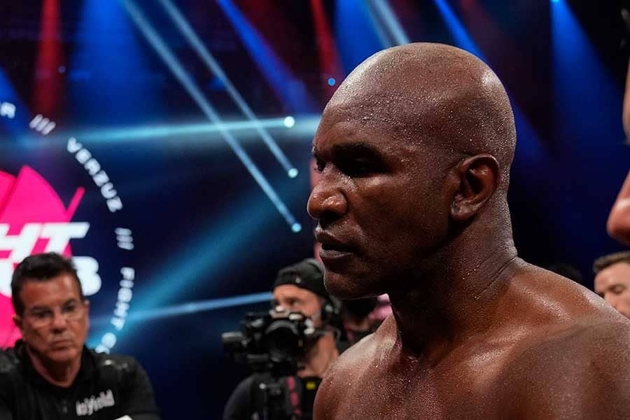 完敗ホリフィールドが判定に恨み節　初回TKOも「悪い判定」「傷ついていない。残念」