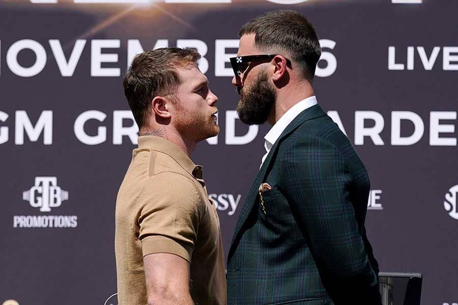 怒るカネロ、場外乱闘でダメージ軽減の神回避　対戦相手は流血…海外驚き「動き良い」