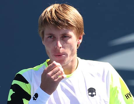 激闘制し4強「難しい試合」