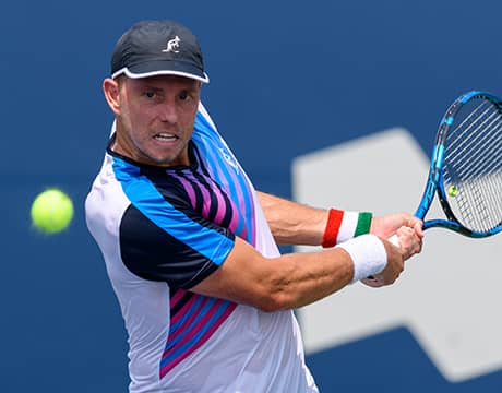 同国対決制し今季初4強