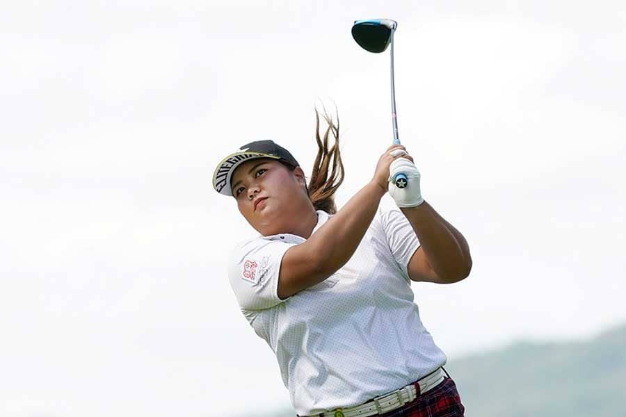 渋野日向子の後輩・石川怜奈が逆転V！　岩井ツインズ3連勝ならずも妹・千怜が2位