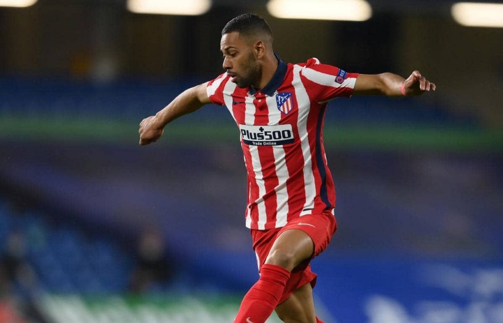 アトレティコ、レナン・ロージがスポンサー看板と融合!奇跡的な1枚の真偽は…