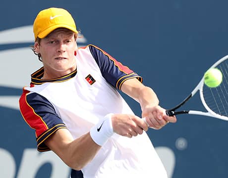 2連覇目指すシナー 4強入り