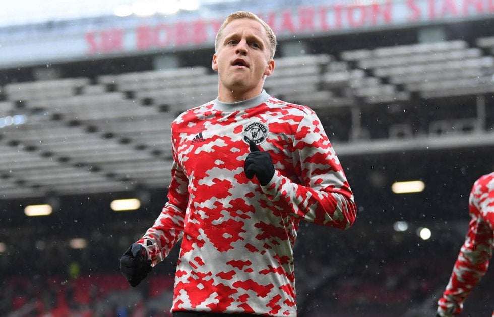 エバートンが今夏も獲得目指したファン・デ・ベークに興味継続「定期的にプレーしていないのは残念」